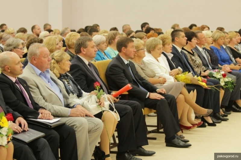 Готовность новой псковской школы к 1 сентября оценили власти города и области. 24 августа 2017