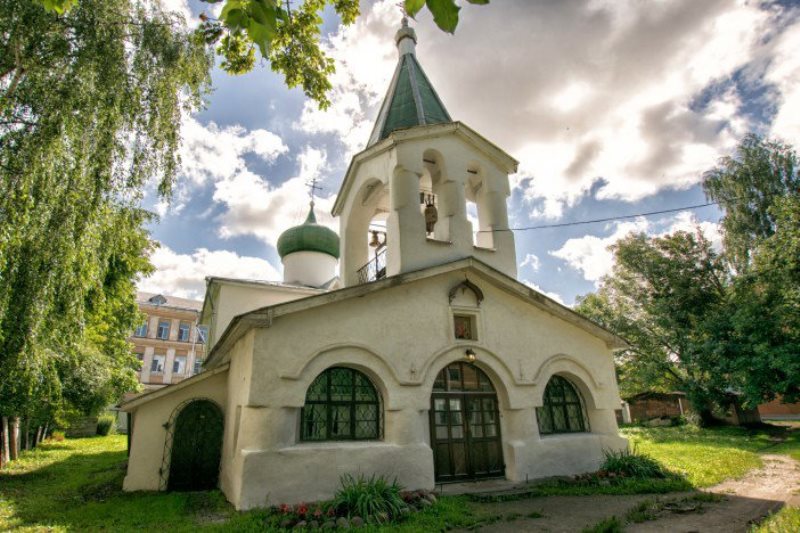 Храм преполовения пятидесятницы псков фото