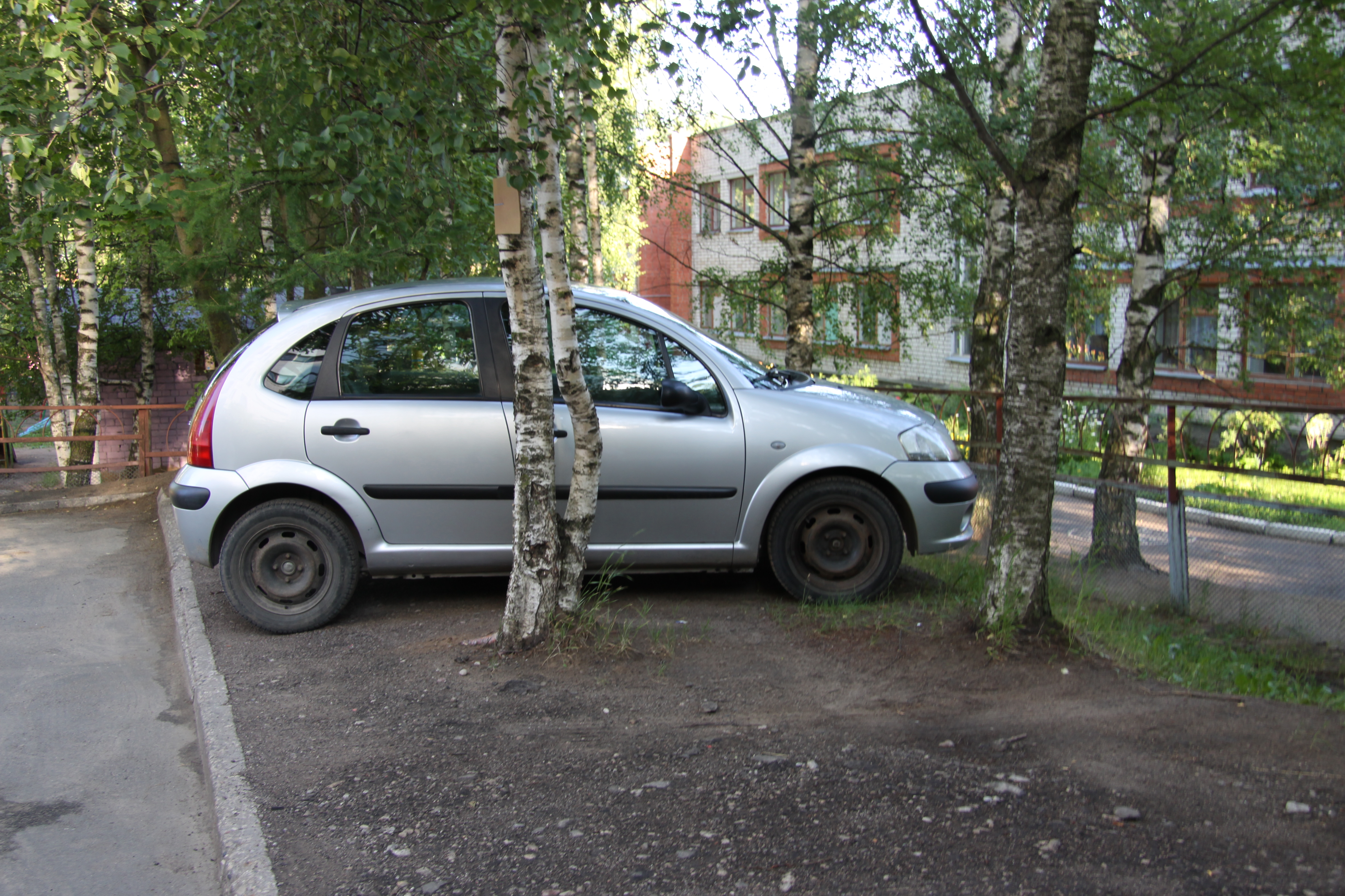 Найди стоянку. Парковка Псков. Место под стоянку авто Псков. Невский Псков парковка. Прачечный двор Псков.