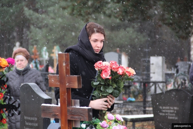 Семья громовых. Винник Марианна могила. Рейс 9268 могилы погибших. Похороны Громовых погибших в Египте.