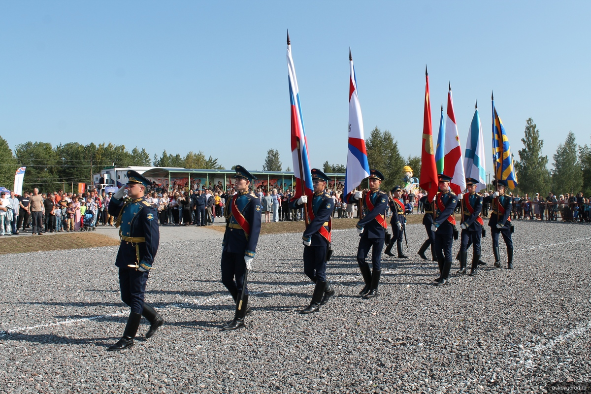 Праздник, посвященный Дню образования 76-ой дивизии ВДВ, собрал десятки  тысяч человек - Новости - Официальный сайт Псковской городской Думы