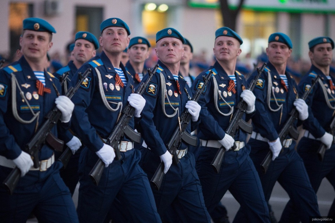 В Пскове прошла генеральная репетиция Парада Победы войск Псковского  гарнизона - Новости - Официальный сайт Псковской городской Думы