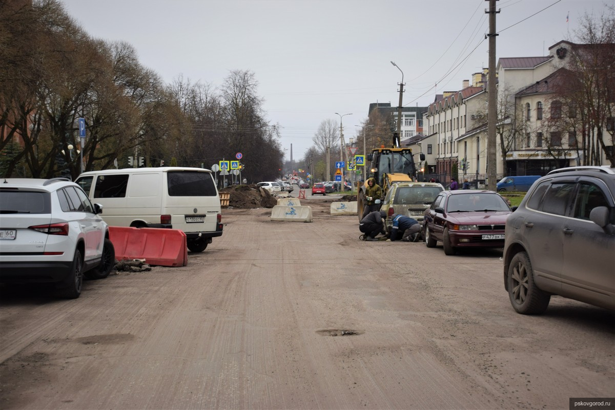 Александр Братчиков проконтролировал ход ремонта дорог в Пскове - Новости -  Официальный сайт Псковской городской Думы