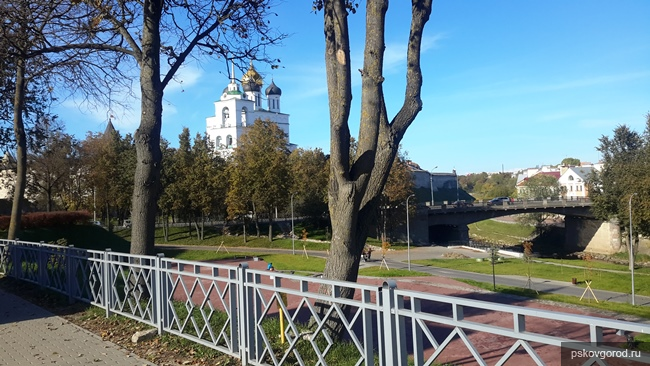 Рекреационные зоны Пскова. Набережная реки Великой 6. Мост 50 летия октября Псков. Рекреационные зоны Псковской области фото.